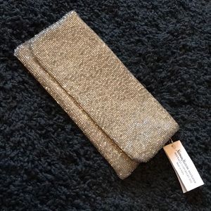 Beaded style moyna clutch🌿